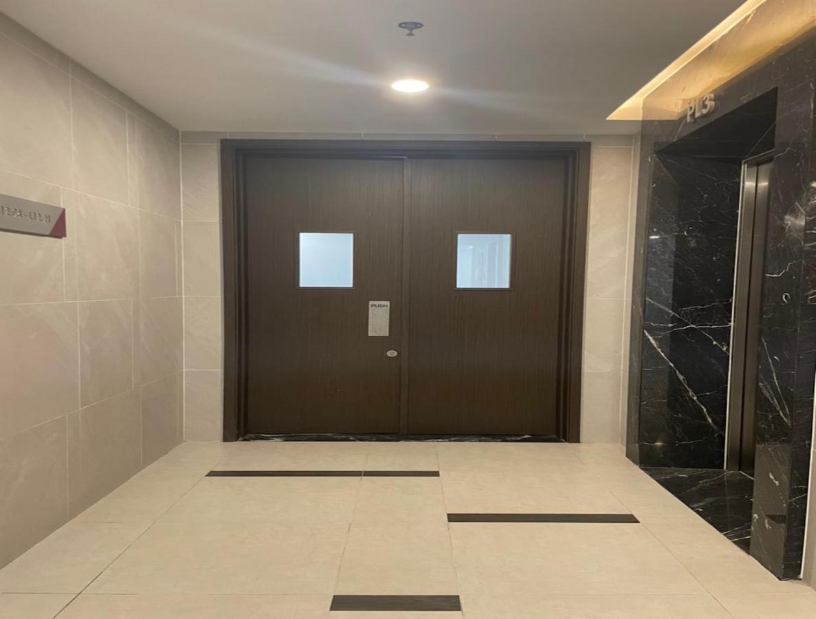 Compass One Building - Luxury Apartments Ap Phu Tho Exteriör bild