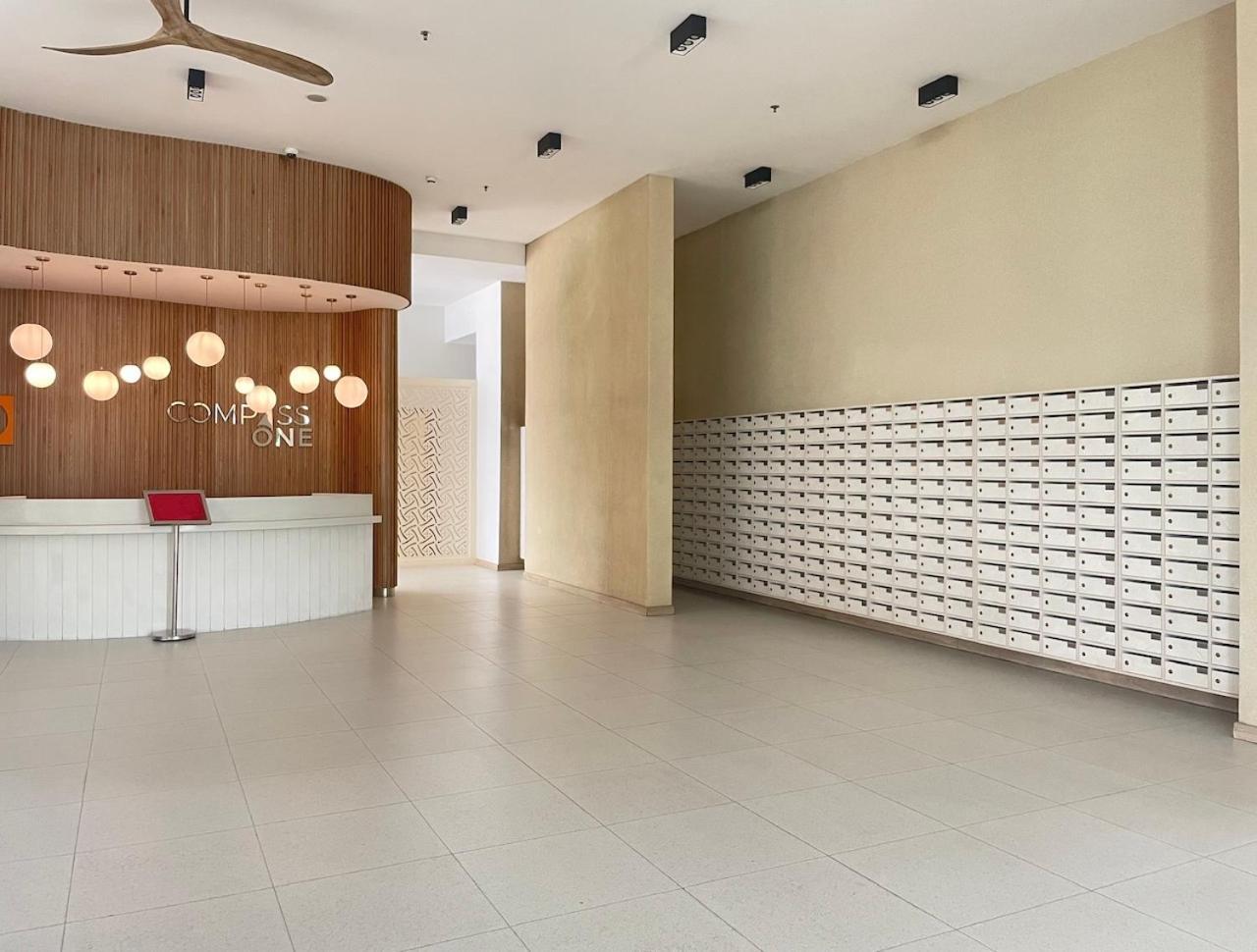 Compass One Building - Luxury Apartments Ap Phu Tho Exteriör bild