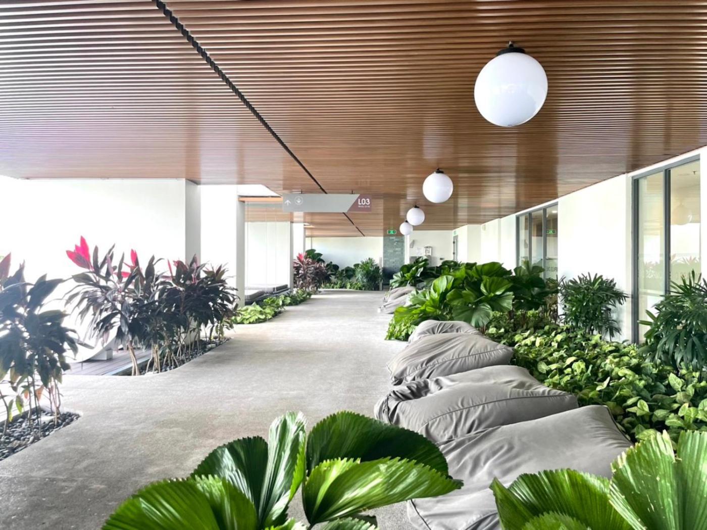 Compass One Building - Luxury Apartments Ap Phu Tho Exteriör bild
