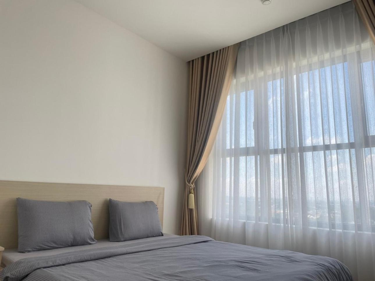 Compass One Building - Luxury Apartments Ap Phu Tho Exteriör bild