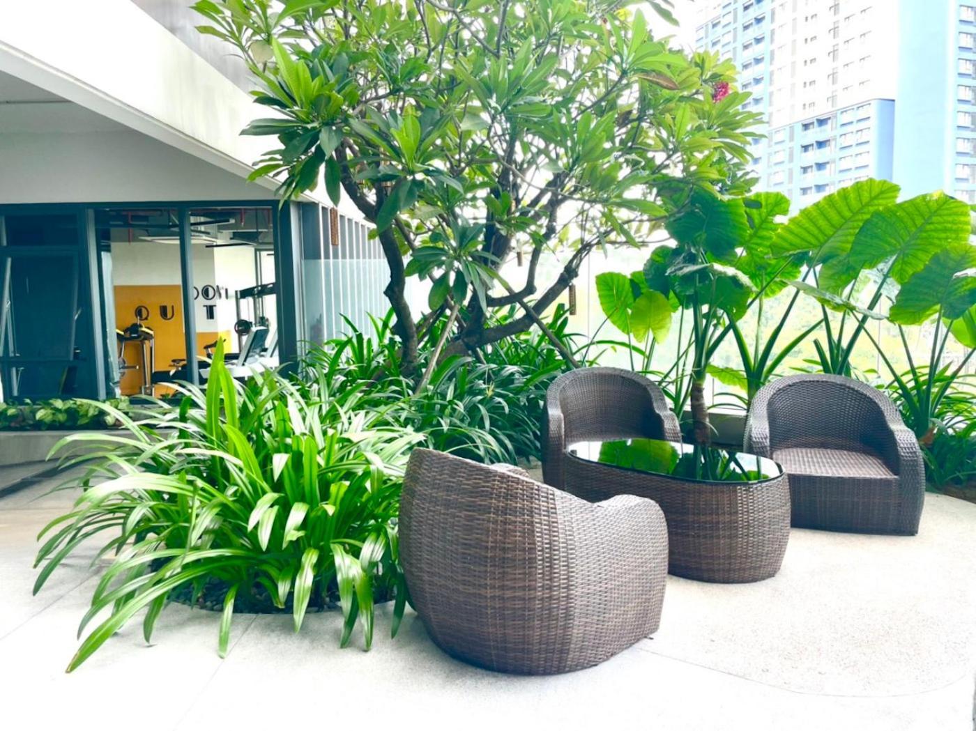Compass One Building - Luxury Apartments Ap Phu Tho Exteriör bild